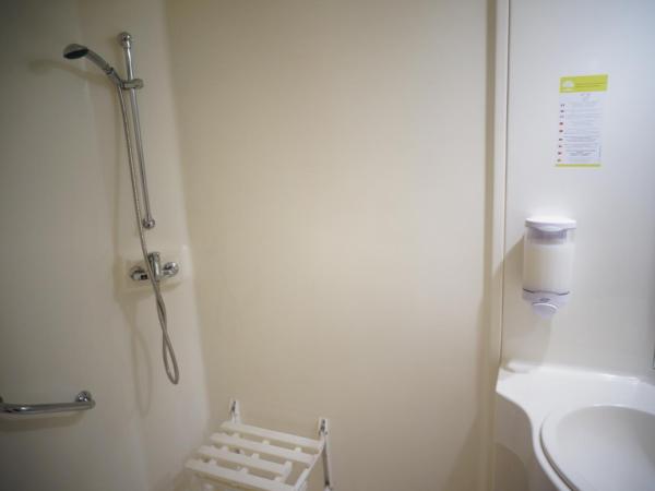 Quick Palace Anglet : photo 7 de la chambre chambre double - accessible aux personnes à mobilité réduite 
