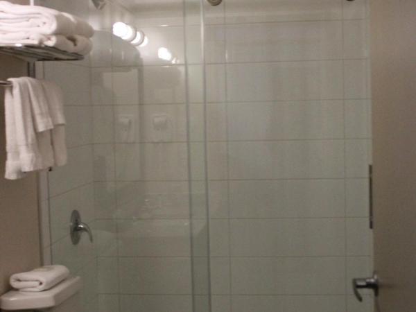 Ramada by Wyndham Edmonton South : photo 7 de la chambre suite studio - non-fumeurs