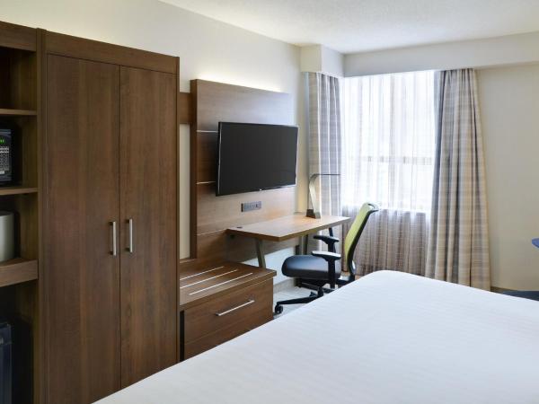 Holiday Inn Express Toronto Downtown, an IHG Hotel : photo 5 de la chambre chambre standard