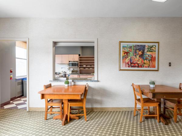 Guest House on the Mount : photo 10 de la chambre chambre lit queen-size avec salle de bains commune