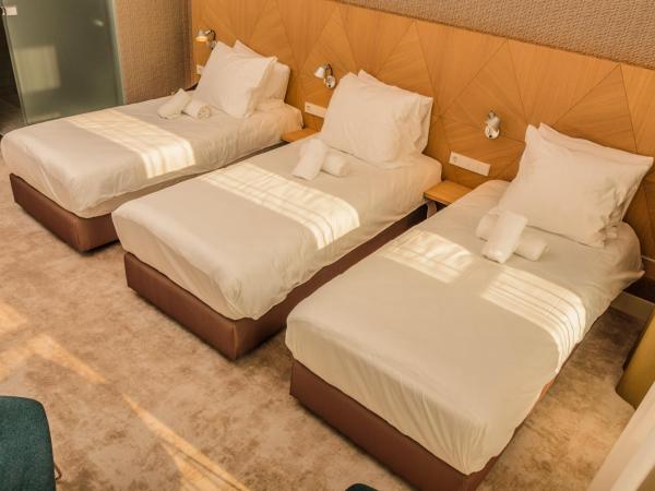 Amadi Panorama Hotel : photo 3 de la chambre chambre triple de luxe avec vue 