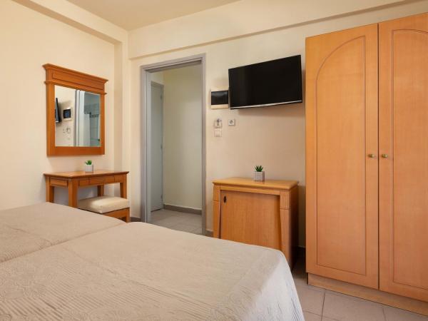 City Plus Rhodes Hotel : photo 3 de la chambre chambre double ou lits jumeaux - vue sur ville