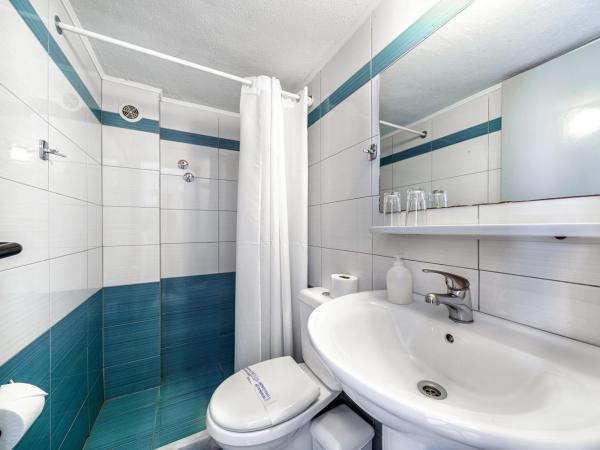 Hotel Iro : photo 7 de la chambre chambre double ou lits jumeaux avec terrasse