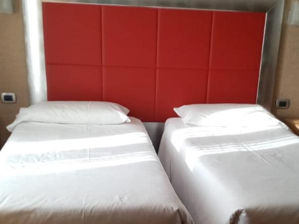 Hotel Susa : photo 2 de la chambre chambre lits jumeaux
