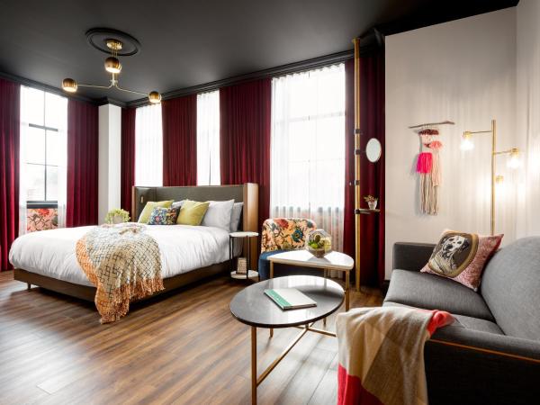 The Broadview Hotel : photo 1 de la chambre chambre lit king-size - vue sur ville