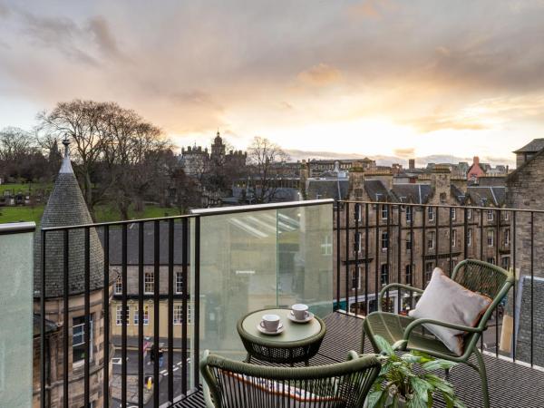 Virgin Hotels Edinburgh : photo 3 de la chambre chambre lit king-size avec terrasse