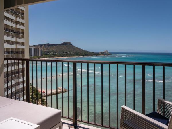 Sheraton Waikiki Beach Resort : photo 3 de la chambre chambre 1 lit king-size récemment rénovée - Étage supérieur - côté océan