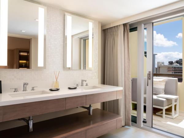 Sheraton Waikiki Beach Resort : photo 8 de la chambre *récemment rénovée* suite océan malia - côté océan