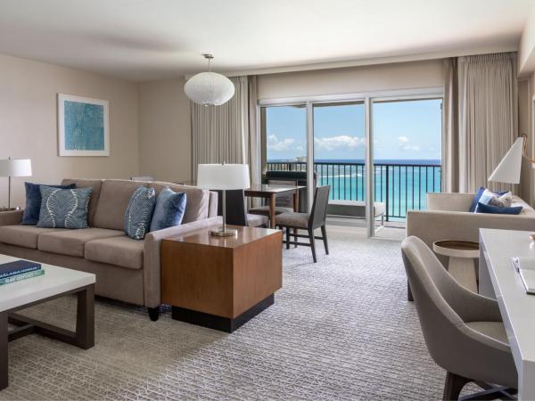 Sheraton Waikiki Beach Resort : photo 1 de la chambre suite océan kai récemment rénovée - suite 1 chambre lit king-size plus spacieuse