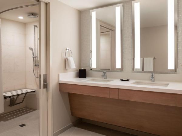 Sheraton Waikiki Beach Resort : photo 10 de la chambre suite océan kai récemment rénovée - suite 1 chambre lit king-size plus spacieuse