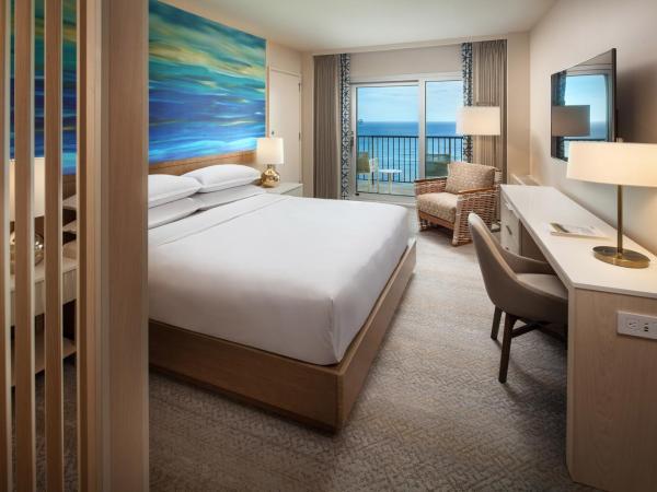 Sheraton Waikiki Beach Resort : photo 1 de la chambre chambre avec lit king-size premium récemment rénovée - Étage supérieur - côté océan