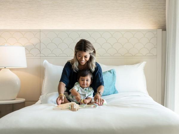 Sheraton Waikiki Beach Resort : photo 5 de la chambre *récemment rénovée* suite ohana - suite 2 chambres plus spacieuse