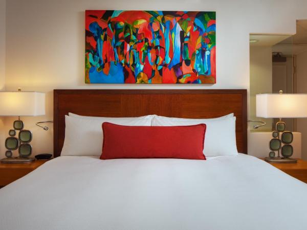 The Royal Hawaiian, A Luxury Collection Resort, Waikiki : photo 2 de la chambre hébergement lit king-size océan - tour mailani