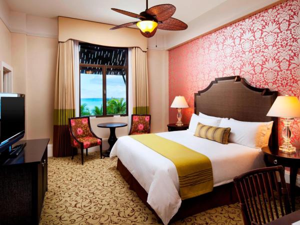 The Royal Hawaiian, A Luxury Collection Resort, Waikiki : photo 1 de la chambre chambre lit king-size historique océan - vue sur océan