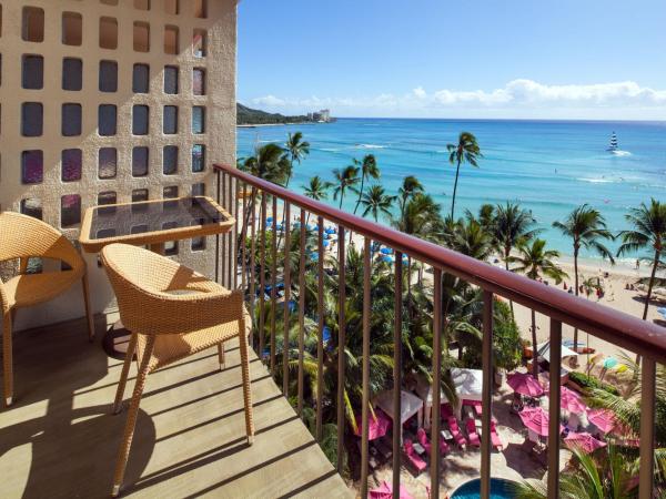 The Royal Hawaiian, A Luxury Collection Resort, Waikiki : photo 4 de la chambre hébergement lit king-size océan - tour mailani