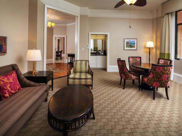 The Royal Hawaiian, A Luxury Collection Resort, Waikiki : photo 2 de la chambre suite lit king-size historique jardin - vue sur jardin