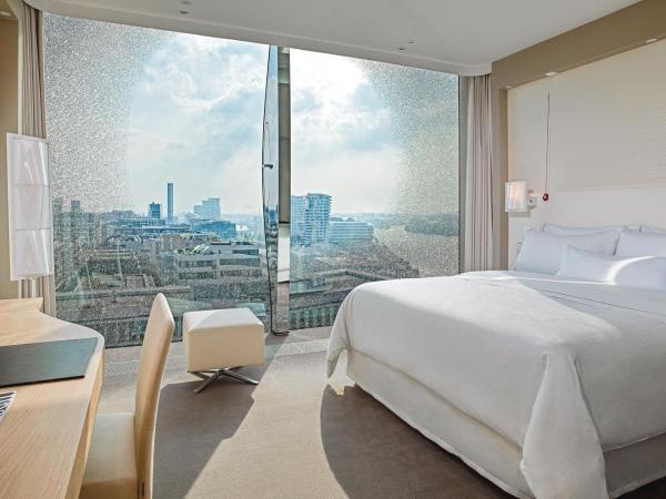 The Westin Hamburg : photo 2 de la chambre chambre deluxe avec 1 lit king-size - vue sur ville et vue partielle sur port 