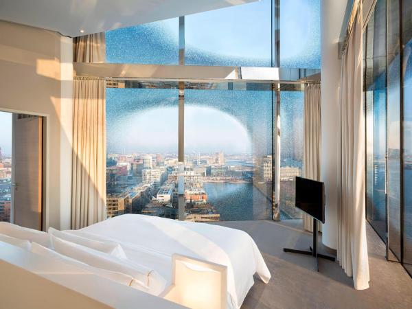 The Westin Hamburg : photo 2 de la chambre suite présidentielle propriétaire avec 1 lit king-size - vue sur ville/elbe