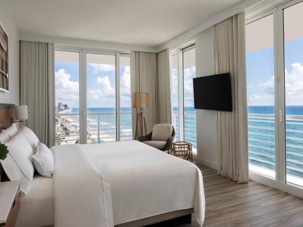 The Westin Fort Lauderdale Beach Resort : photo 3 de la chambre suite hospitalité avec 1 lit king-size - vue sur océan - chambre d'angle
