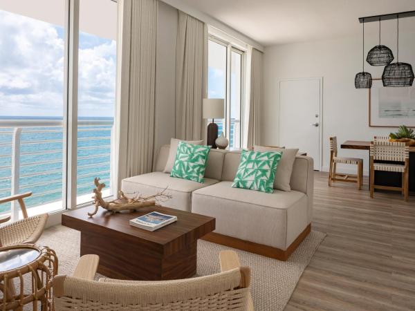 The Westin Fort Lauderdale Beach Resort : photo 1 de la chambre suite hospitalité avec 1 lit king-size - vue sur océan - chambre d'angle