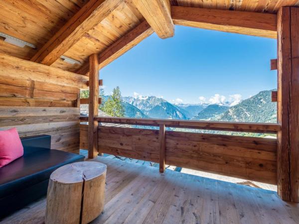 W Verbier : photo 8 de la chambre suite cool junior avec balcon et vue sur montagne