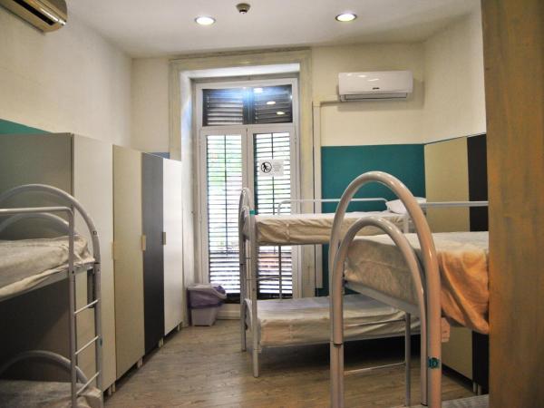 Balarm Hostel - Youth Hostel age limit 18-50 : photo 2 de la chambre lit simple dans dortoir mixte