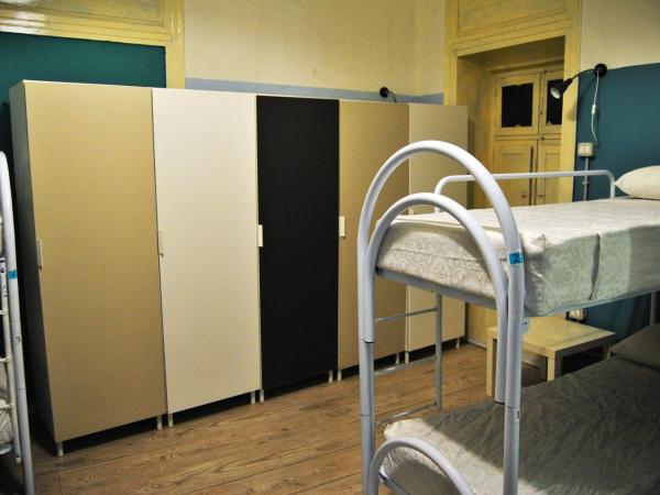 Balarm Hostel - Youth Hostel age limit 18-50 : photo 4 de la chambre lit simple dans dortoir mixte