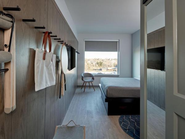 MOXY Denver Cherry Creek : photo 2 de la chambre chambre lit queen-size - vue sur montagne