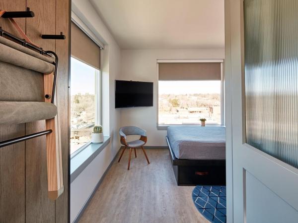 MOXY Denver Cherry Creek : photo 9 de la chambre chambre lit queen-size - vue sur montagne