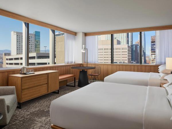 Sheraton Denver Downtown Hotel : photo 1 de la chambre suite avec 2 lits queen-size