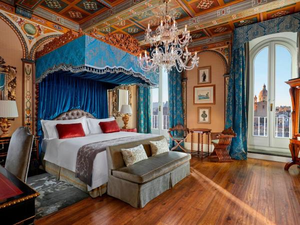 The St. Regis Florence : photo 3 de la chambre suite royale 1 lit king-size
