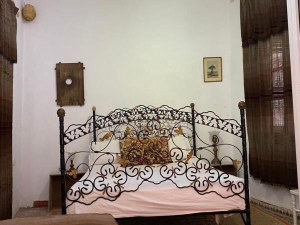 Fes Hostel Home : photo 3 de la chambre chambre triple avec salle de bains privative