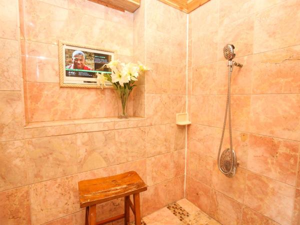 Fleur De Lis Mansion : photo 4 de la chambre suite lit queen-size de luxe 5