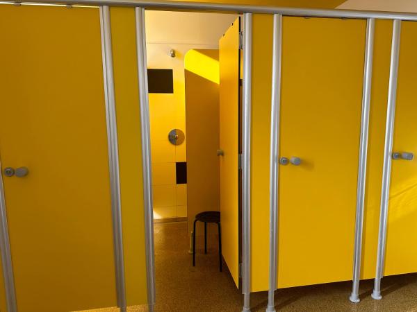 Grand Hostel Berlin Classic : photo 6 de la chambre chambre lits jumeaux avec salle de bains commune