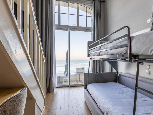 Hotel Kyriad Saint Malo Centre Plage : photo 7 de la chambre chambre duplex pour 4 personnes - vue sur mer 