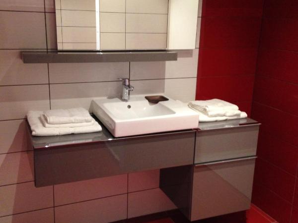 Domaine de L'Esperon : photo 10 de la chambre suite - vue sur jardin