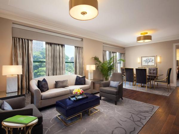 The St. Anthony, a Luxury Collection Hotel, San Antonio : photo 4 de la chambre suite supérieure lit king-size - vue sur la ville