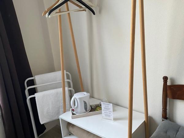 Les Chiens du Guet : photo 2 de la chambre chambre double avec salle de bains commune