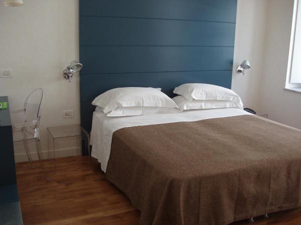 Hotel Piazza Bellini & Apartments : photo 5 de la chambre chambre double ou lits jumeaux standard