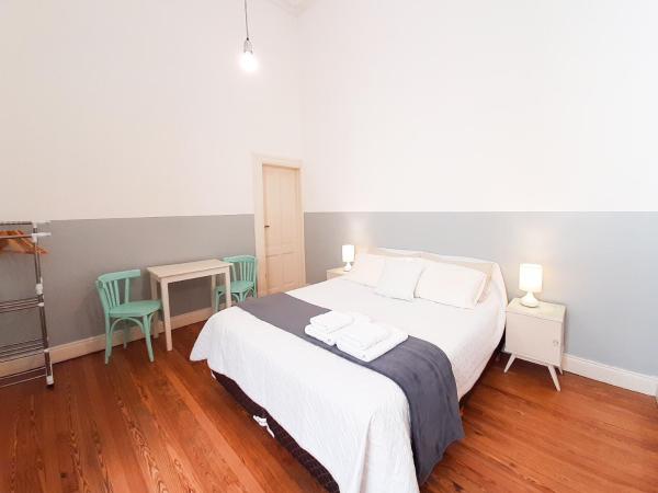 LOPEZ Hostel & Suites : photo 2 de la chambre chambre double avec salle de bains privative