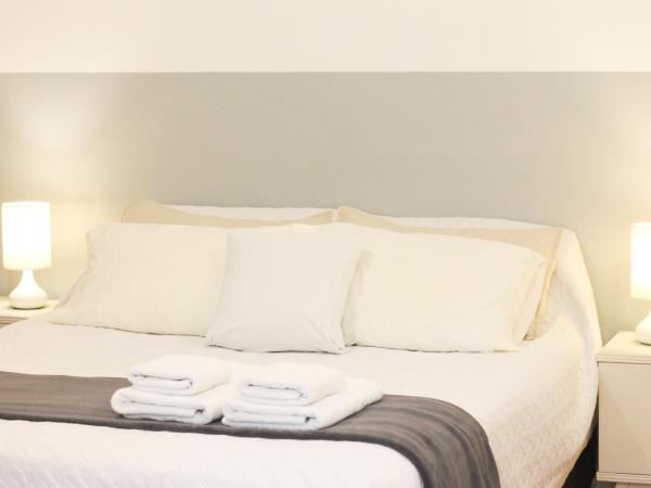 LOPEZ Hostel & Suites : photo 6 de la chambre chambre double avec salle de bains privative