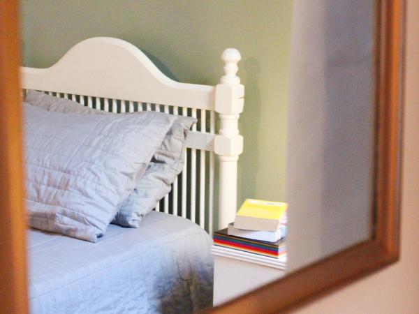 LOPEZ Hostel & Suites : photo 9 de la chambre chambre simple avec toilettes et douche communes