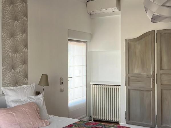 Maison Douce Arles : photo 6 de la chambre chambre double ou lits jumeaux supérieure avec terrasse