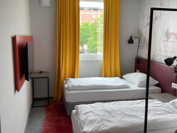 Campanile Leipzig Halle Airport : photo 3 de la chambre chambre lits jumeaux