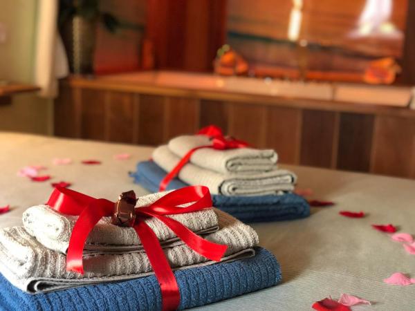 Dream & Relax Villa Fiore : photo 1 de la chambre suite avec baignoire spa