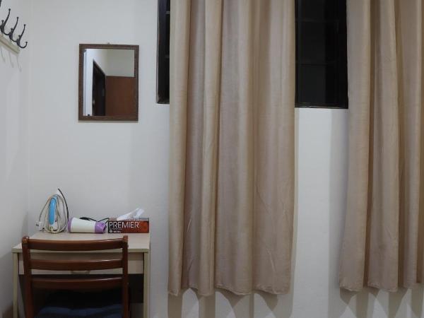 The Explorers Guesthouse and Hostel : photo 3 de la chambre chambre supérieure lit queen-size