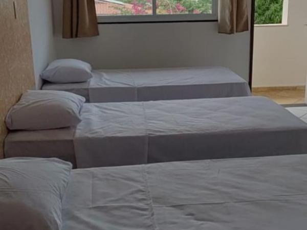 Pousada Ponta Negra : photo 3 de la chambre chambre triple confort avec douche