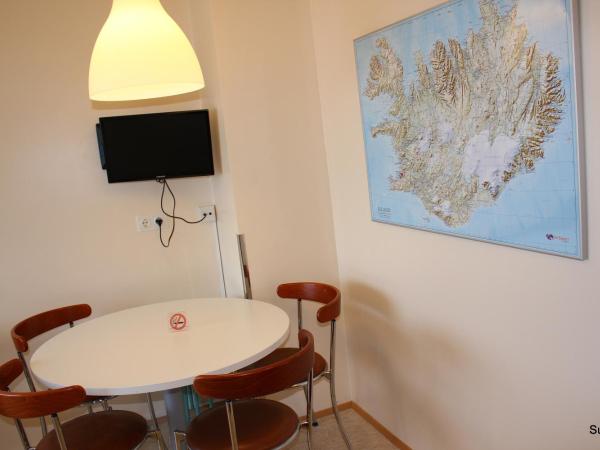 Guesthouse Sunna : photo 5 de la chambre chambre lits jumeaux basique avec salle de bains commune