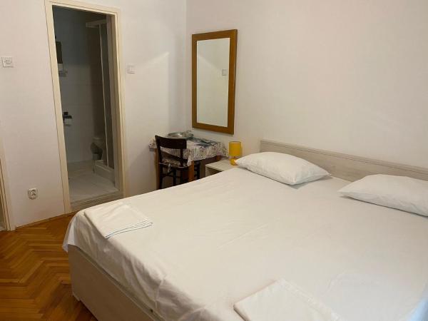 Rooms Jelena : photo 4 de la chambre chambre double avec balcon