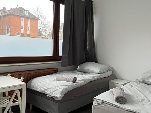 @Home Zimmervermietung Hamburg : photo 1 de la chambre chambre lits jumeaux avec salle de bains commune